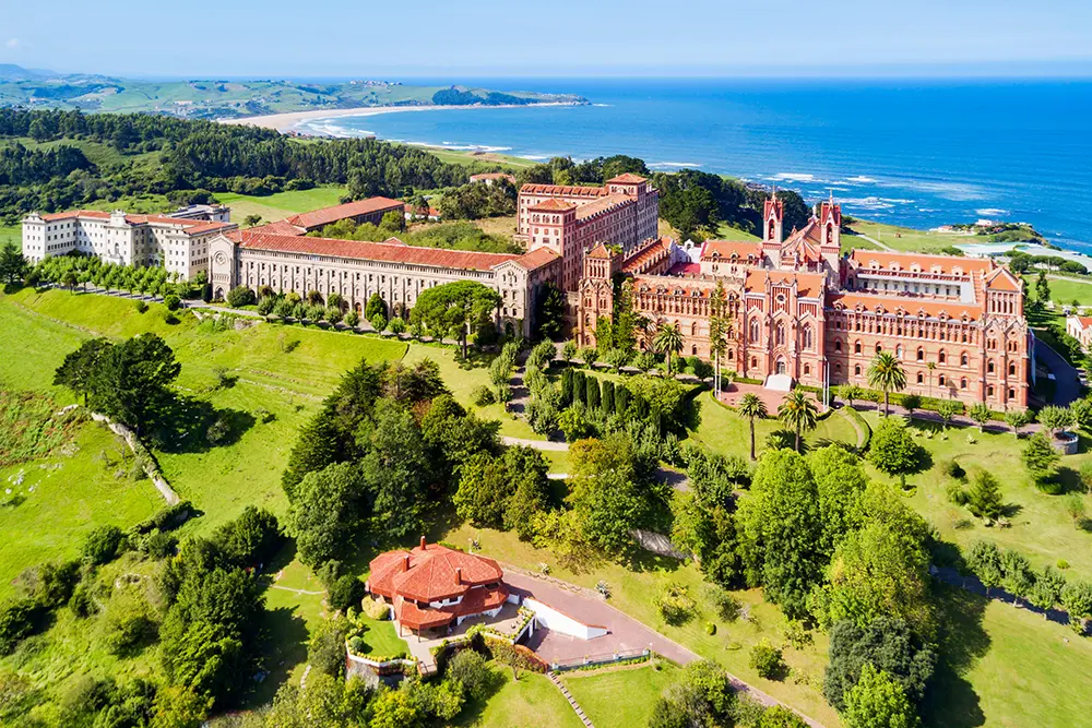 Vista aérea de Comillas en Cantabria